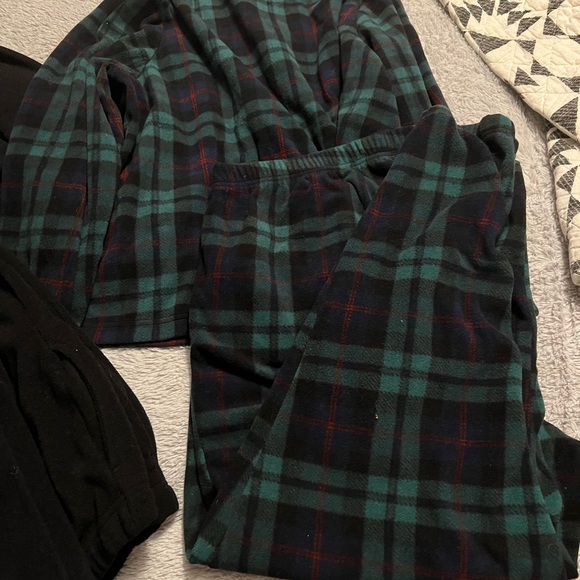 Two pair of fleece lounging sets - Picture 4 of 8